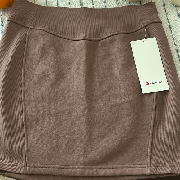 NWT Lululemon Scuba HR Mini Skirt - Picture 4 of 5